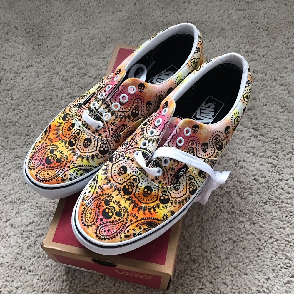 Vans Era Bandana Skull Sneaker Skate Shoe Orange Tie Dye Size 10